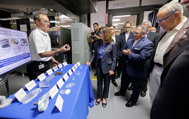 N.Y. Governor Kathy Hochul and Senator Charles Schumer announced with Corning, Inc. July 8 that the company would develop multiple facilities aimed at meeting demand in the semiconductor market in Monroe County, N.Y. Courtesy of Governor Kathy Hochul.