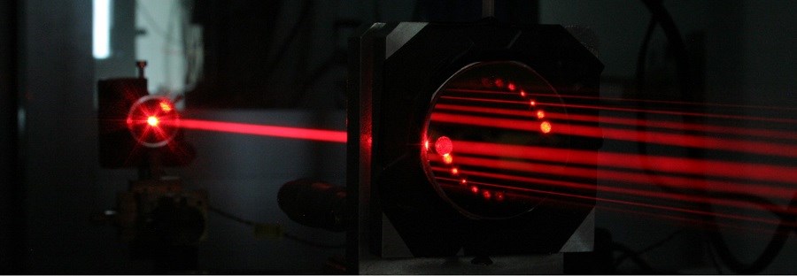 Researchers have developed an extremely sensitive, yet simple optical method for detecting formaldehyde. Their approach is based on multipass spectroscopy, which introduces a laser through a small hole in a mirror. The laser light then bounces back and forth between mirrors, creating interaction lengths with the sample that are tens or hundreds of times the length of the cell. Courtesy of the University of Warsaw via Mateusz Winkowski.
