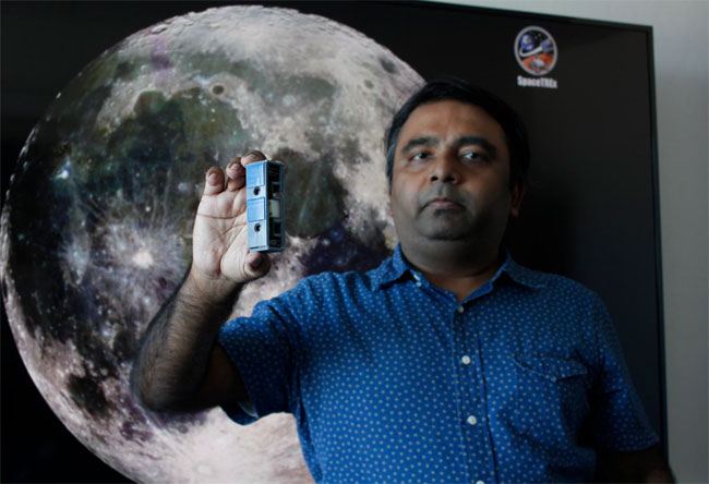 Jekan Thanga, assistant professor of aerospace and mechanical engineering and head of the SpaceTREx Laboratory at the University of Arizona, is leading the University of Arizona portion of the Artemis Student Challenge. Courtesy of University of Arizona College of Engineering.