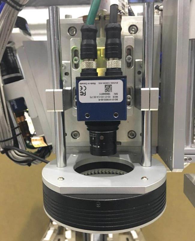 A smart camera enables smart manufacturing in a robotic pick-and-place application. Courtesy of Teledyne DALSA.