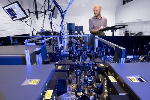 Professor Jeff Davis, a corresponding author in the study on quantifying biexciton binding energy, leads Swinburne’s ultrafast spectroscopy lab. Researchers in Australia used an advanced spectroscopic method to quantified the energy required to bind two excitons into a biexciton state. The work holds implications for the development of new quantum materials as well as quantum simulators. Courtesy of FLEET.