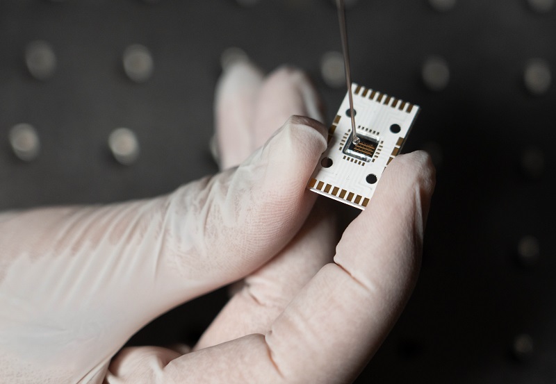 Sensor chip mounted on an aluminium circuit board. Courtesy of TU Wien/Hurnaus.