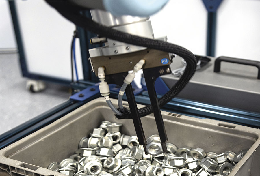 Advancements in AI enable the random bin picking of objects that were difficult for traditional vision solutions to pick up, such as shiny metal parts. Courtesy of FPE Automation.