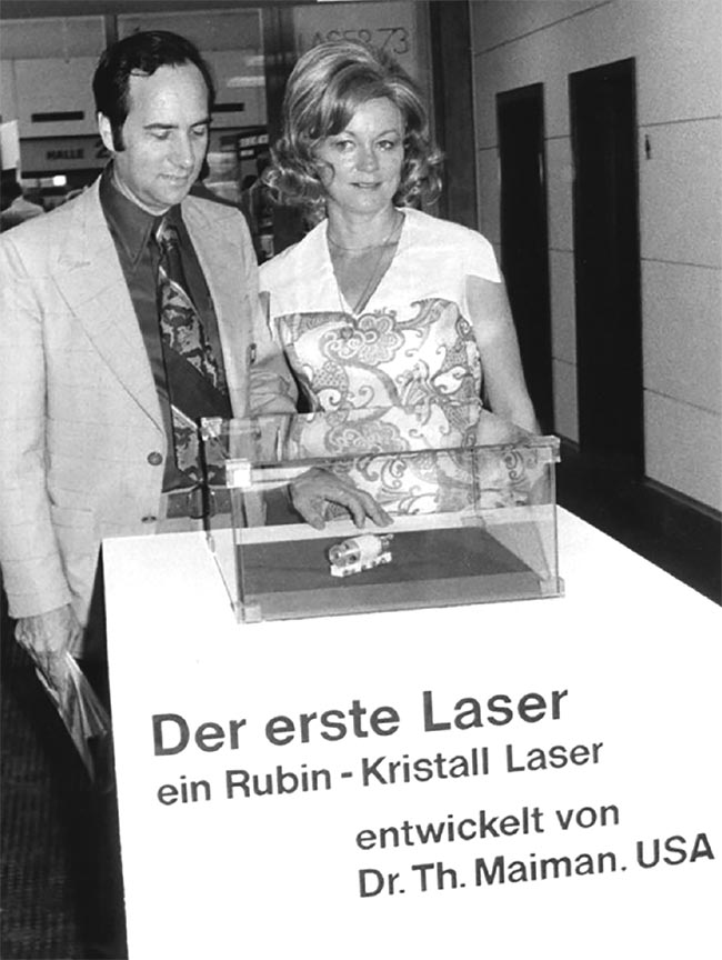 Theodore Maiman, here with his wife, Shirley Rich Maiman, presented his invention at LASER 1973 for the first time abroad. Today, this laser is a valuable exhibit in Munich’s Deutsches Museum. Copyright Messe München.