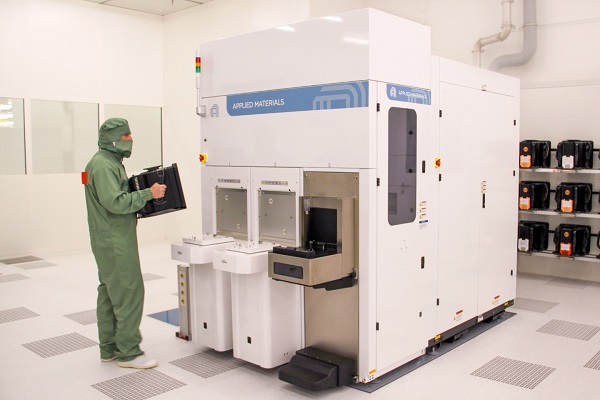 Applied Materials’ eBeam metrology equipment at cleanroom of Fraunhofer IPMS. Courtesy of Fraunhofer IPMS.