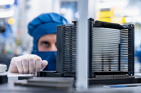 Part of ams OSRAM’s plan with its funding is to create an assembly line for 8” wafer production. Courtesy of ams OSRAM.