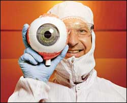 Autofocus Lens Mimics the Eye