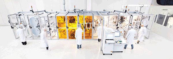 Heliatek makes organic solar films in a roll-to-roll process using vacuum deposition at low temperatures.