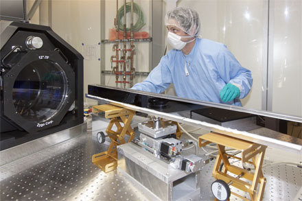 European XFEL scientist Maurizio Vannoni inspects the delivered superflat mirror, which does not deviate from a perfect surface by more than a billionth of a meter.
