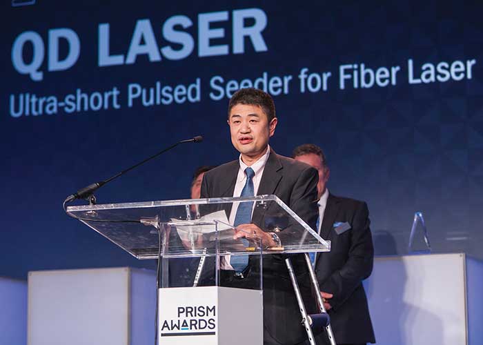 Basil Garabet, CEO of NKT Photonics, presents the 2017 Industrial Laser award to QD Laser. 