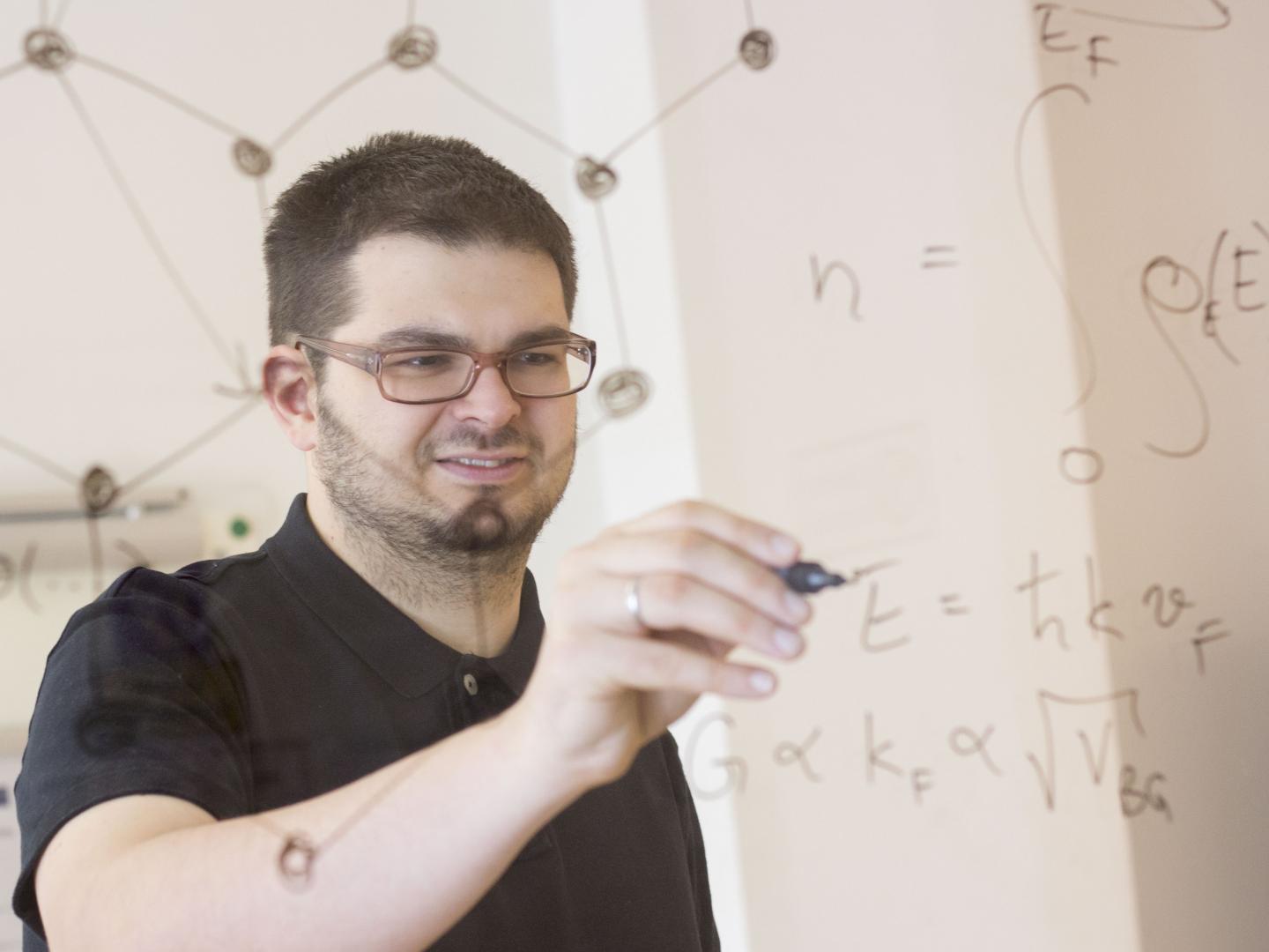 Combining Two Ultrathin Materials in a New QD Could Enable Widely Tunable Quantum Systems