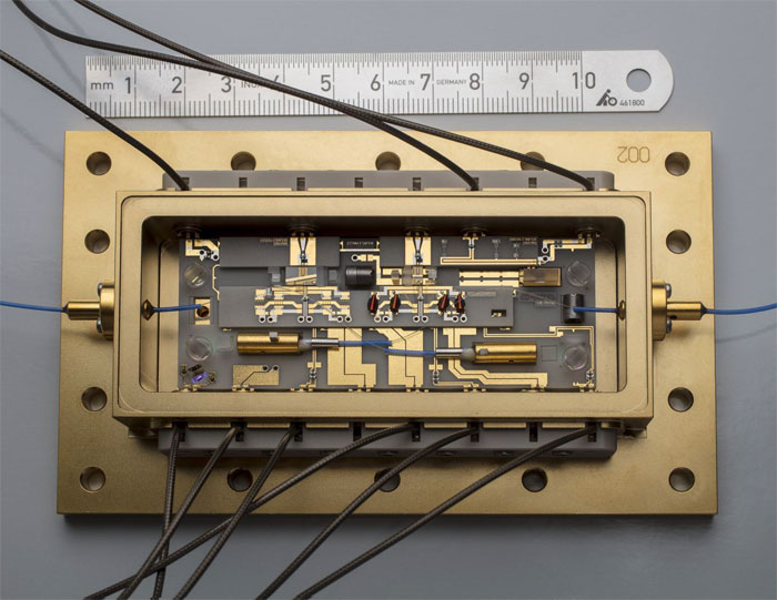 A micro-integrated diode laser module (ECDL-MOPA) from the Ferdinand-Braun-Institut emitting at a wavelength of 1,064 nm.