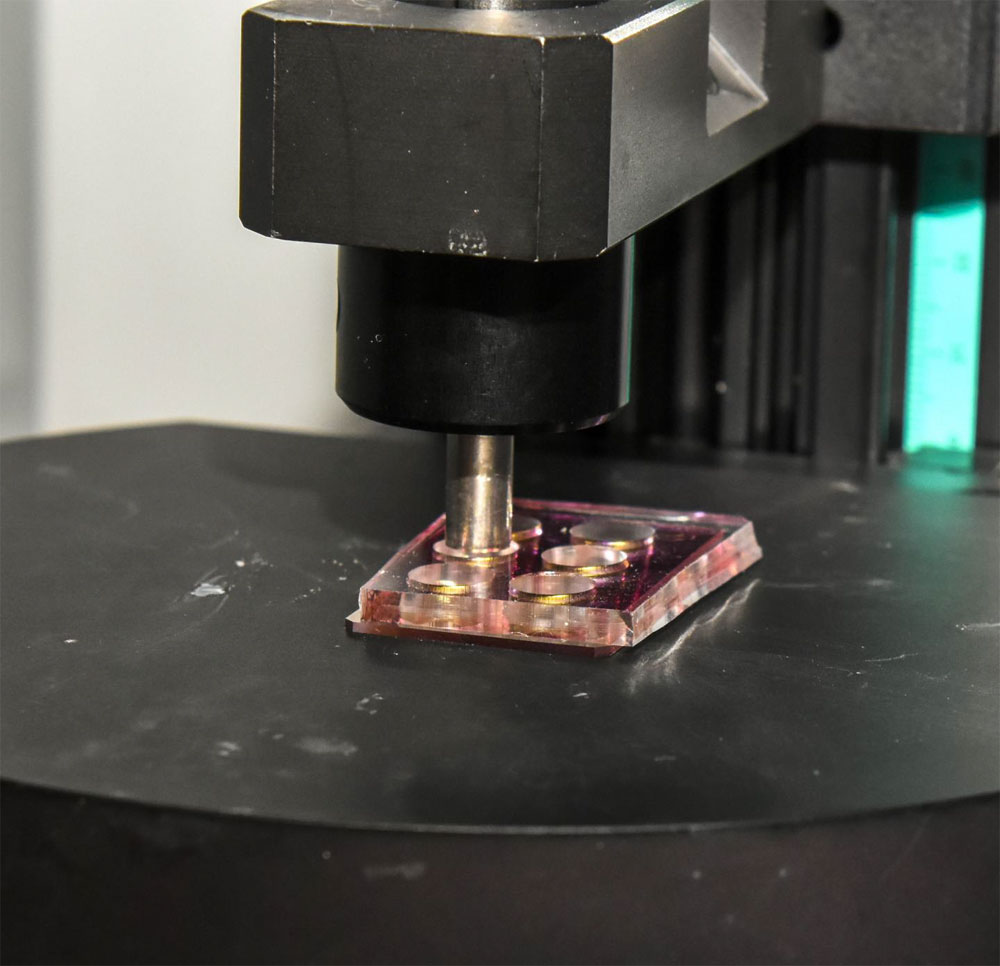 A nanomushroom chip undergoing testing with an LSPR device. OIST.