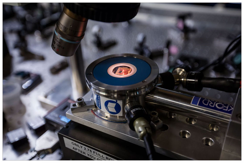 Single photon, nanomechanical router for quantum computing, University of Copenhagen.