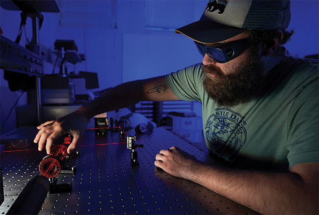 Students construct an experiment to determine the polarization extinction ratio of a polarizing beamsplitter (top). A student characterizing the properties of a polarizing beamsplitter (bottom). Courtesy of Montana State University.