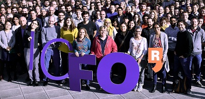Researchers, staff, and students celebrate their logo. The “R” stands for 'recerca,' the Catalan word for “research.' This was part of the original branding of the research institutes established by the government of Catalonia a little over 20 years ago, and ICFO retains it in their logo. Courtesy of SPIE.