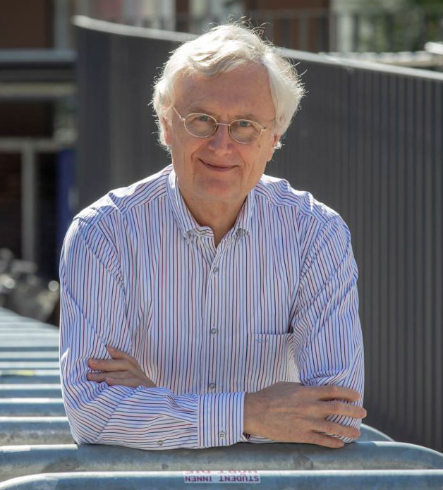 Together with his team, the experimental physicist Wolfgang Ernst of TU Graz succeeded in the targeted synthesis of so-called core-shell clusters using helium-droplet synthesis. Courtesy of Lunghammer/TU Graz.