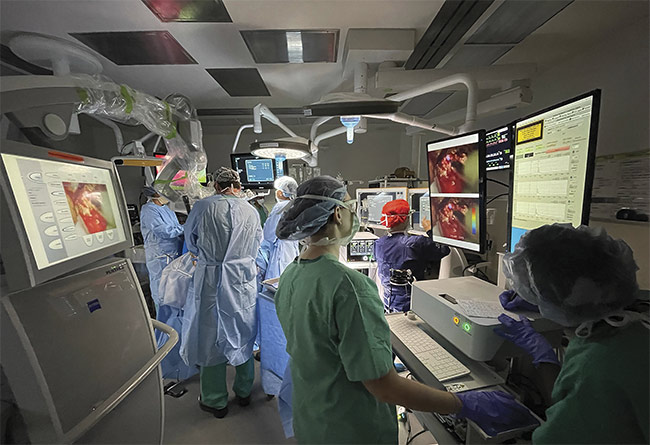 Figure 1. A fluorescence lifetime imaging (FLIm) system in the operating room. Courtesy of University of California, Davis.