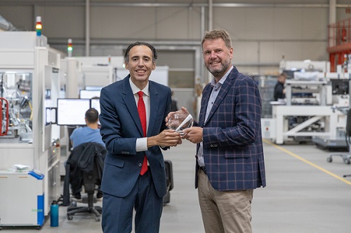 Torsten Vahrenkamp, CEO of ficonTEC (right) is granted the EPIC CEO Award 2021 by Jose Pozo, CTO of EPIC (left). Courtesy of EPIC.