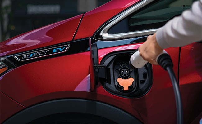 A 2017 study by UBS Securities found that Chevy’s electric Bolt incorporated 200 lbs of copper and 373 lbs of aluminum. In contrast, the Volkswagen Golf relies on an internal combustion engine that incorporates only 110 lbs of copper and 214 lbs of aluminum. The comparative prevalence of these two metals in electric vehicles (EVs) has introduced rich opportunities for laser welding solutions in e-mobility manufacturing. Courtesy of General Motors.