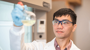 Patrick Lee is working with associate professor Akhilesh Gaharwar to develop new methods for working with light-responsive hydrogels, which have applications in drug delivery and regenerative medicine. Courtesy of Texas A&M Engineering.