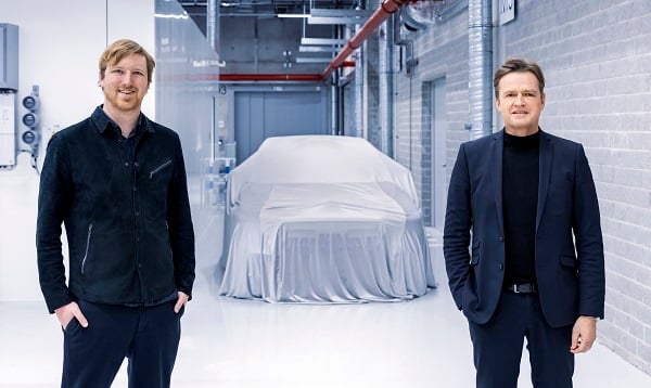 Luminar Founder and CEO Austin Russell, left, with Markus Schäfer, member of the board of management of Daimler AG and Mercedes-Benz AG, CTO responsible for Development and Procurement at Mercedes-Benz' Sindelfingen, Germany plant. Courtesy of Mercedes-Benz.