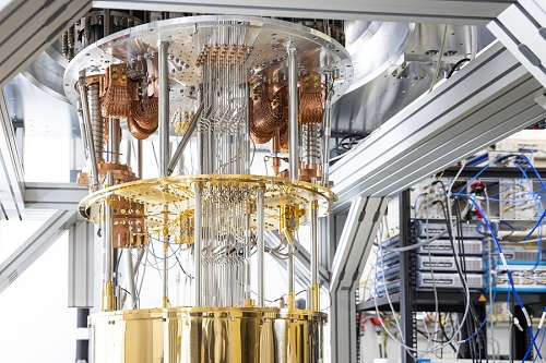 Cryogenic setup and control of a superconducting quantum computer at Forschungszentrum Jülich. Courtesy of Sascha Kreklau, Forschungszentrum Jülich. 