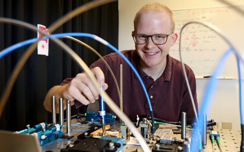 ORNL’s Joseph Lukens runs experiments in an optics lab. Courtesy of Jason Richards/ORNL, U.S. Department of Energy.