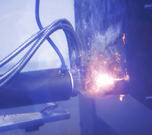 Underwater laser cutting offers enormous potential for the dismantling of reactor vessels. Courtesy of LZH.
