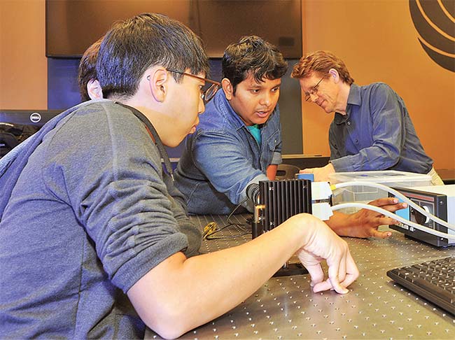Students work in a CREOL lab. Courtesy of University of Central Florida.