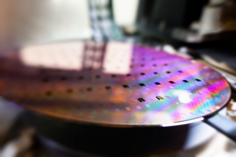 CEA-Leti and Intel reported progress on a die-to-wafer self-assembly process. Courtesy of A. Aubert, CEA-Leti.