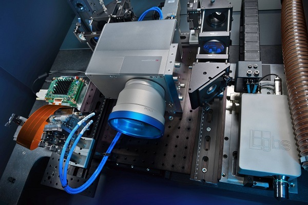 In the “Joint Application Lab” of Hamamatsu and Fraunhofer ILT, manufacturing processes can be investigated using a scanner-based process head with an integrated high-power SLM. Courtesy of Fraunhofer ILT.