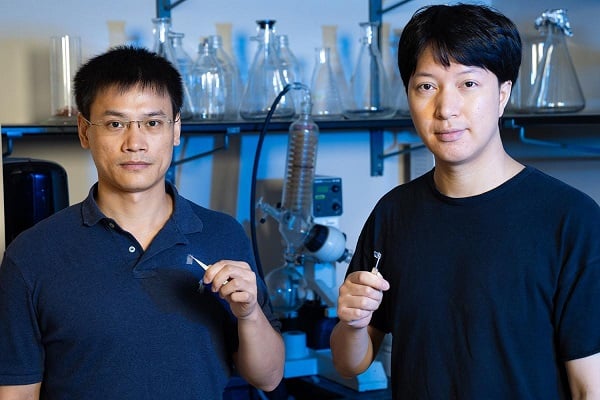 Ph.D. student Mingzhe Li, left, and postdoctoral scholar Liang Yue led development of a process creating 3D-printed glass microstructures using light-sensitive resin based on a widely used soft polymer called PDMS. Courtesy of Candler Hobbs.