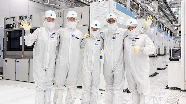 Intel employees at the Fab 34 facility in Leixlip, Ireland. Courtesy of Intel.