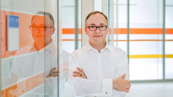 Oliver Hayden, a professor of biomedical electronics, led the research team that discovered the connection between platelet aggregates and severity of COVID-19. Hayden develops new methods for in-vitro diagnostic and biomedical issues as part of his research. Courtesy of Andreas Heddergott /TUM.