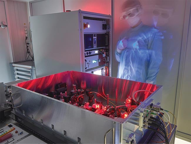 Performance testing of a quantum frequency converter at Fraunhofer Institute for Laser Technology (ILT). Such devices convert single photons from visible to infrared wavelengths to enable low-loss transport, or conversely, more efficient detection on quantum networks. Courtesy of Fraunhofer ILT.