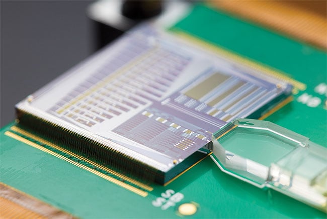 A PIC-based lidar module. For low mix/high volume PIC applications, such as lidar, adding extra margin to the chip’s power budget can relax fiber assembly constraints to the point where a more affordable and scalable manufacturing process can be used. Courtesy of PHIX Photonics.