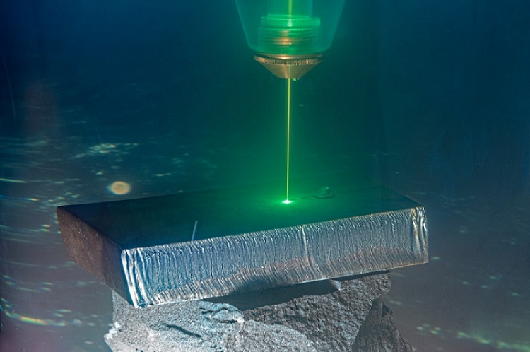 A short-wavelength green laser cuts steel under sea conditions. Courtesy of Fraunhofer IWS.