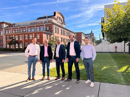 Representatives from Heraeus and aiXscale. From left to right Carsten Diehl, Steffen Metzger, Jeremy Witzens, Florian Merget, and Martin Bochenek. Courtesy of Heraeus.