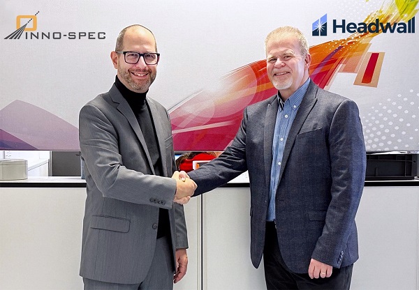 Oliver Grass, founder and CEO of inno-spec (left) and Mark Willingham, CEO of Headwall. Courtesy of Headwall Photonics.