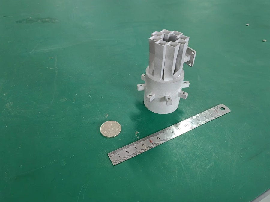 Researchers 3D-printed a low-cost and efficient device that generates twisting light beams with orbital angular momentum and features integrated gain-filtering. Courtesy of Xi’an Jiaotong University/Yuanxi Cao.