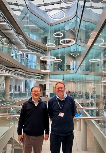 From Left: Professor Yonuk Chong of the SKKU Advanced Institute of Nanotechnology and professor Robert Hadfield of the University of Glasglow’s James Watt School of Engineering. Courtesy of the University of Glasglow.