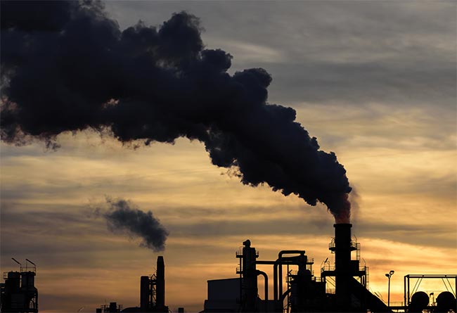 A cloud of pollution emanates from an oil and gas facility. Giving such facilities the ability to quickly detect and prevent the release of methane gases into the atmosphere can help in the fight against climate change. Courtesy of iStock.com/rui noronha.