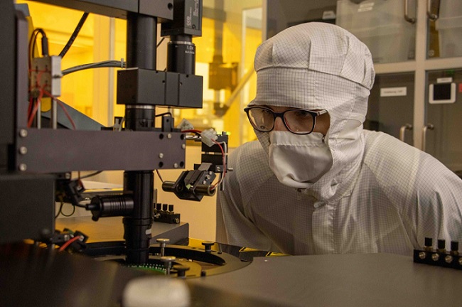 Researchers at Fraunhofer IPMS are working to enable the production of silicon photodiodes sensitive in the near-infrared to address the need for cost-effective manufacturing of image sensors for applications including autonomous driving, security, medical and chemical imaging, and spectroscopy, among others. Courtesy of Fraunhofer IPMS. 