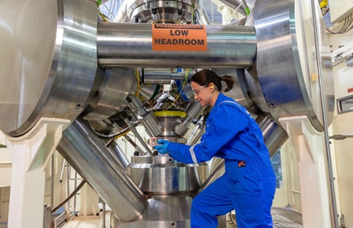 Quantum-grade nanodiamonds can now be produced in a matter of minutes by placing diamond powder in a modified commercial sintering press apparatus (shown). Courtesy of IOCB Prague.