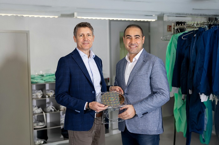 CSEM CEO Alexandre Pauchard (left) and CCRAFT CEO Hamed Sattari inside CSEM’s cleanroom, holding a TFLN wafer. Courtesy of CSEM.
