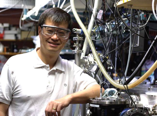 The winner of the 2025 Berthold Leibinger Zukunftspreis, professor Jun Ye, uses complex laser systems to measure time with ultraprecision. Courtesy of JILA.