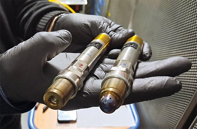 Figure 3. A close-up view of the type of laser spark plug used in the ignition experiments. A plug without a prechamber (left). Courtesy of Fraunhofer IOF and INFLPR, Romania.