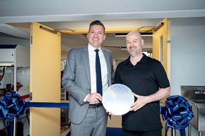 Minister Evan Solomon (left) and Christian Weedbrook, Founder and CEO of Xanadu. Courtesy of Xanadu.