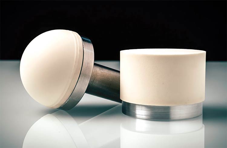 Pureon’s IC OPTIC Puck product. The solution supports ultraprecise polishing of spherical and aspherical components and is machinable. It can be shaped into the mirror image of the final optic for improved surface control during polishing. Courtesy of Pureon.
